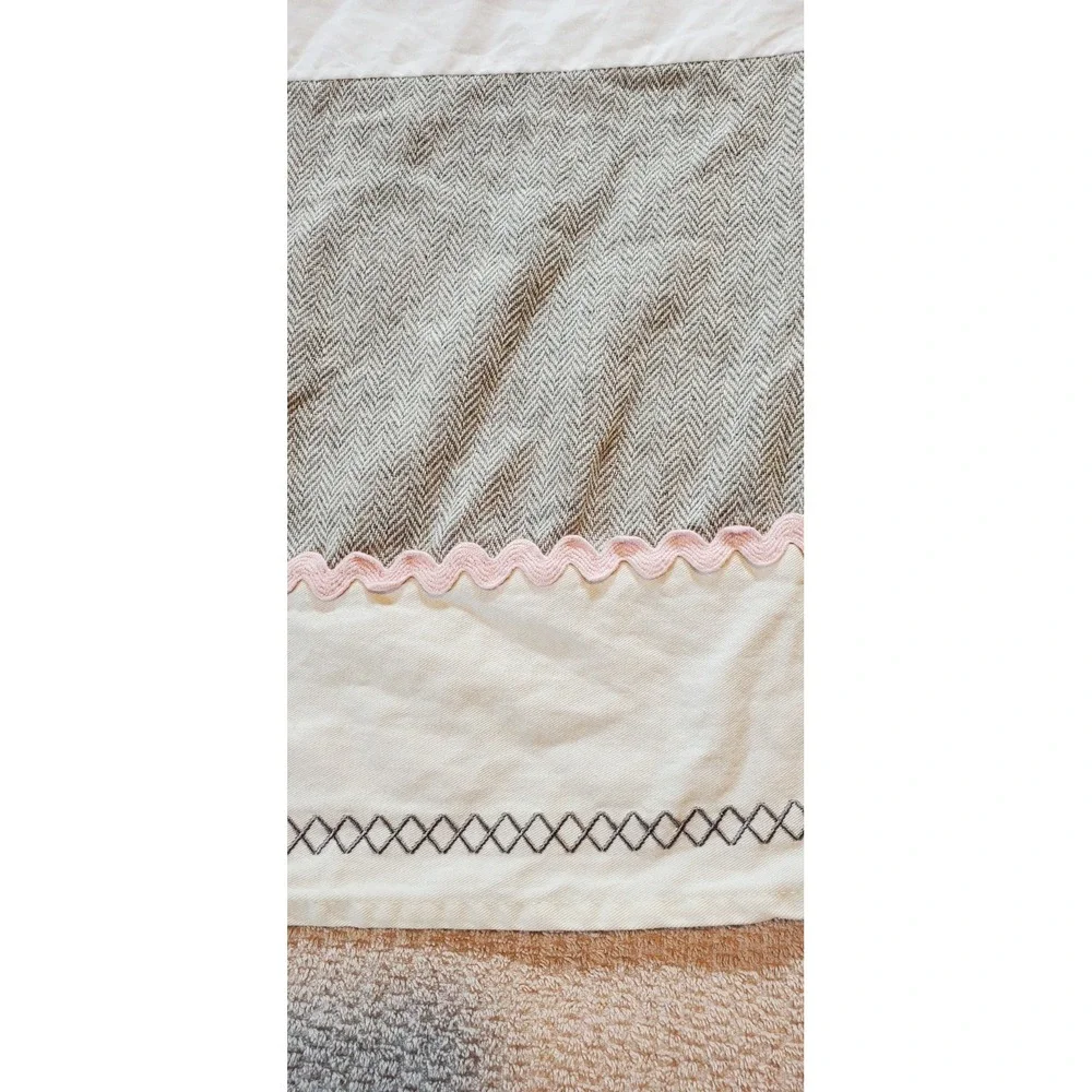Levtex Baby Crib‎ Skirt White Gray Pink